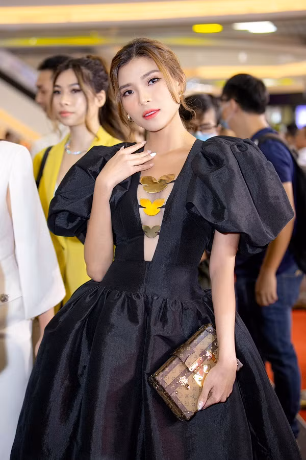 Diễn viên Thúy Diễm xinh đẹp lộng lẫy tại sự kiện với thiết kế màu đen.