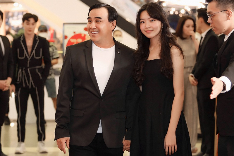 Con gái của MC Quyền Linh hút sự chú ý bởi nhan sắc vô cùng xinh đẹp.