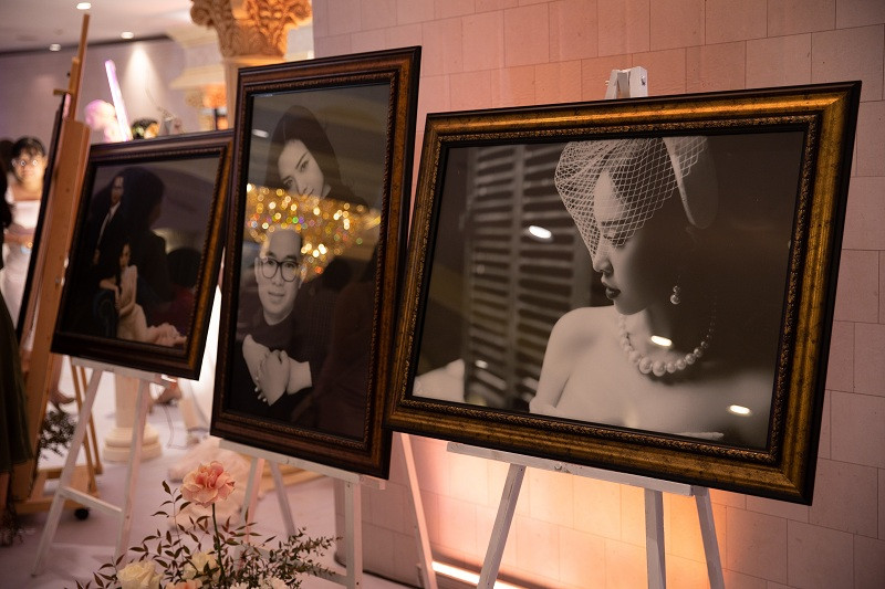 Được biết, vợ chồng Á hậu Thúy An đã lên ý tưởng từ 1 năm trước. Vì ông xã từng du học tại châu Âu hơn 10 năm nên cả hai đều thống nhất sẽ tổ chức tiệc cưới theo phong cách này.