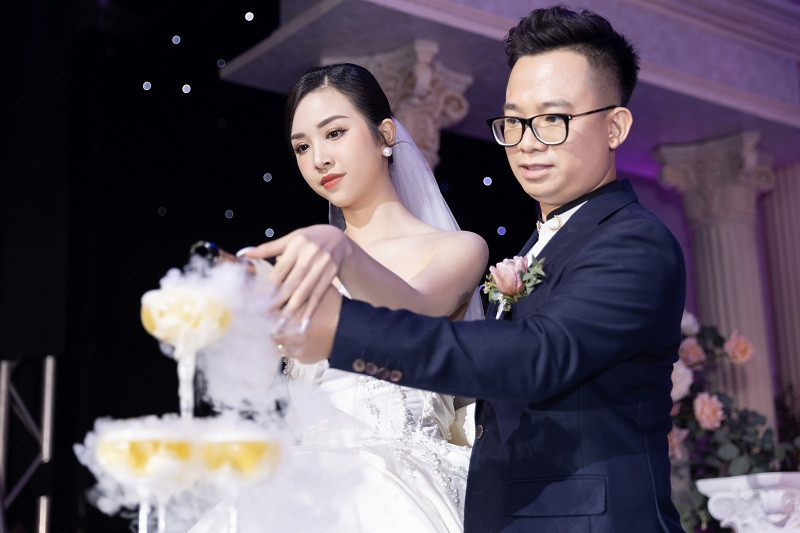 Khoảnh khắc hạnh phúc của cặp đôi trong ngày trọng đại.