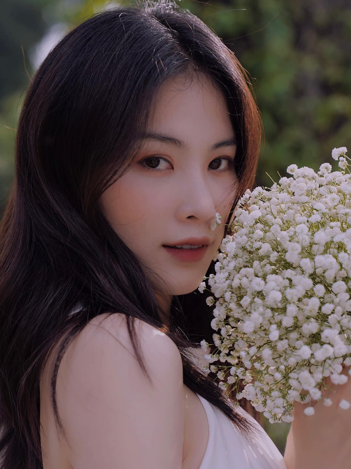 Lệ Nam còn vướng nhiều ồn ào chuyện tình cảm. Cô từng có mối tình đồng tính với Bảo Thy nhưng cặp đôi tan vỡ sau nhiều sóng gió.