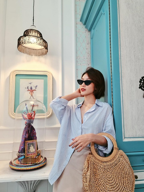 Tuy nhiên, Khả Ngân khiến fan lo lắng khi lộ thân hình siêu gầy, trơ cả xương.