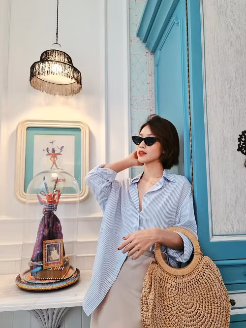 Tuy nhiên, Khả Ngân khiến fan lo lắng khi lộ thân hình siêu gầy, trơ cả xương.