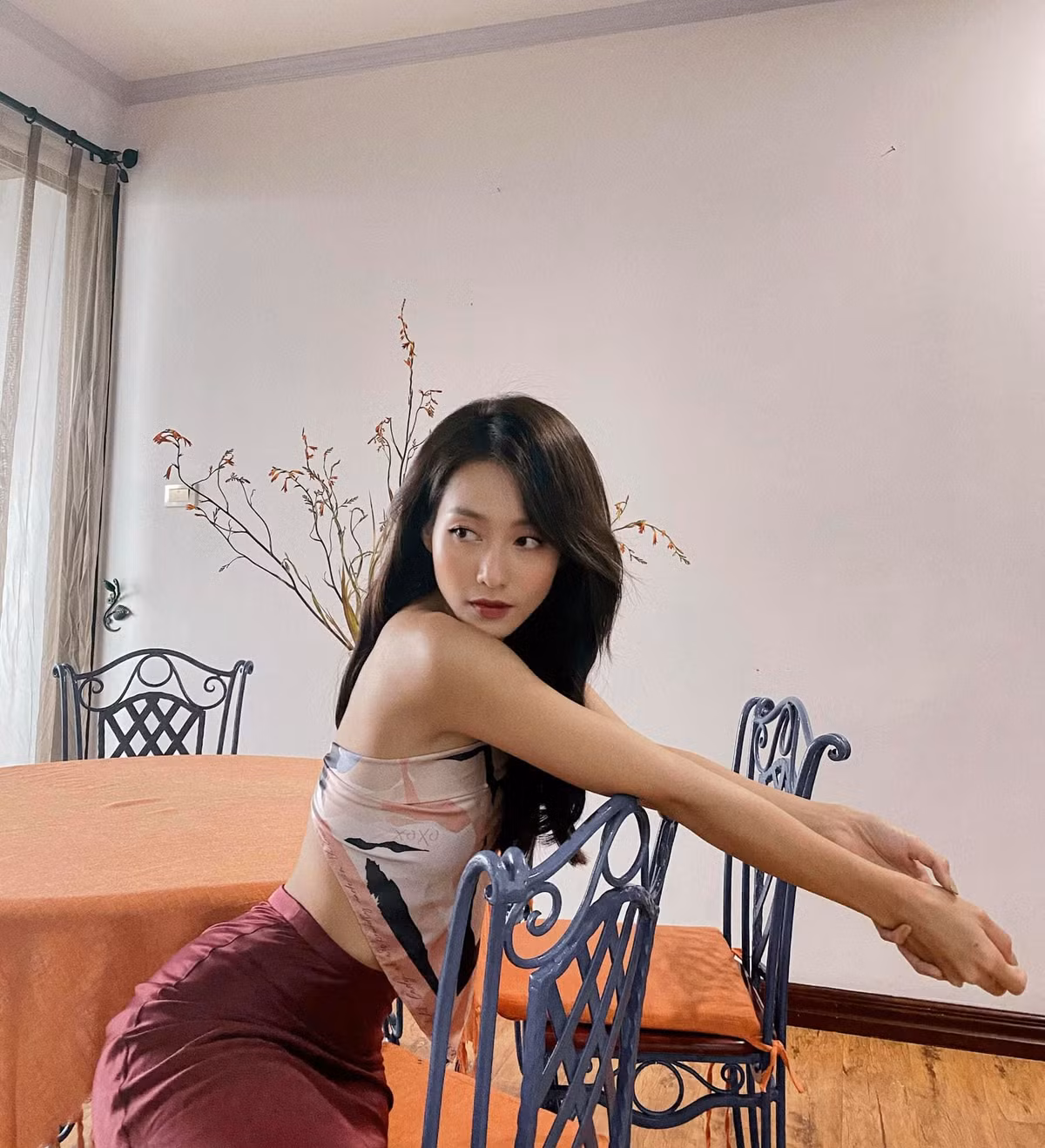 Khả Ngân vốn sở hữu vóc dáng mảnh mai, gợi cảm. Với lợi thế hình thể đẹp, cô nàng mặc gì cũng xinh.