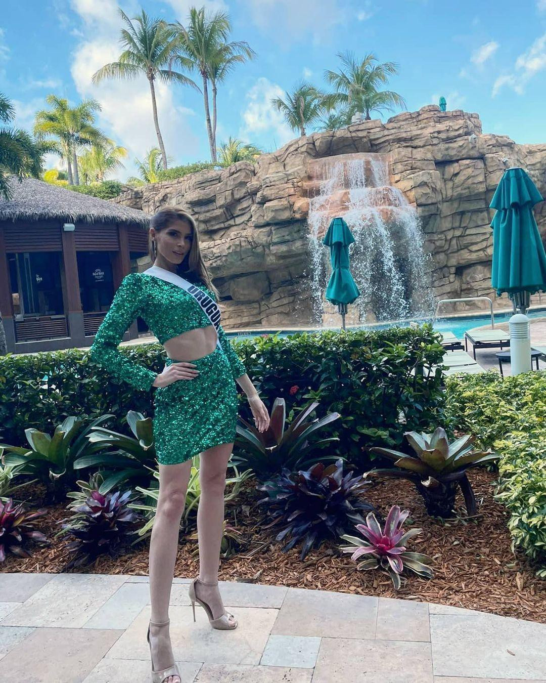 Santos Biccò tiết lộ từ bé cô đã thích để tóc dài, mặc váy, chơi búp bê. Chính khát khao mạnh mẽ đã tiếp thêm cho cô sự can đảm để phẫu thuật chuyển đổi giới tính, tìm lại chính mình.