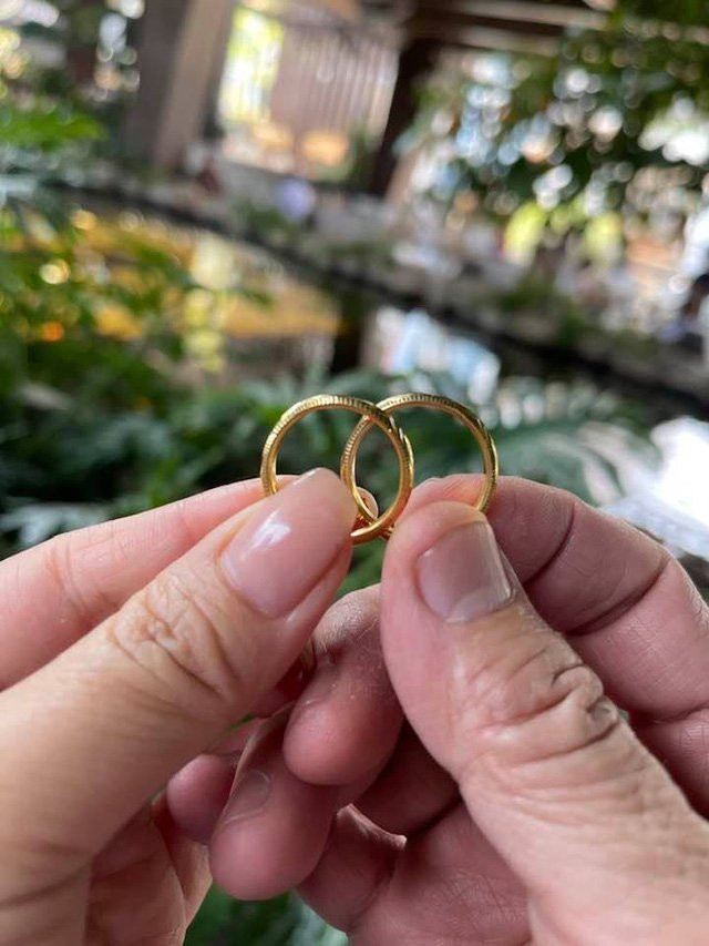 Chi Trung noi gi truoc thong tin sap ket hon voi ban gai doanh nhan?