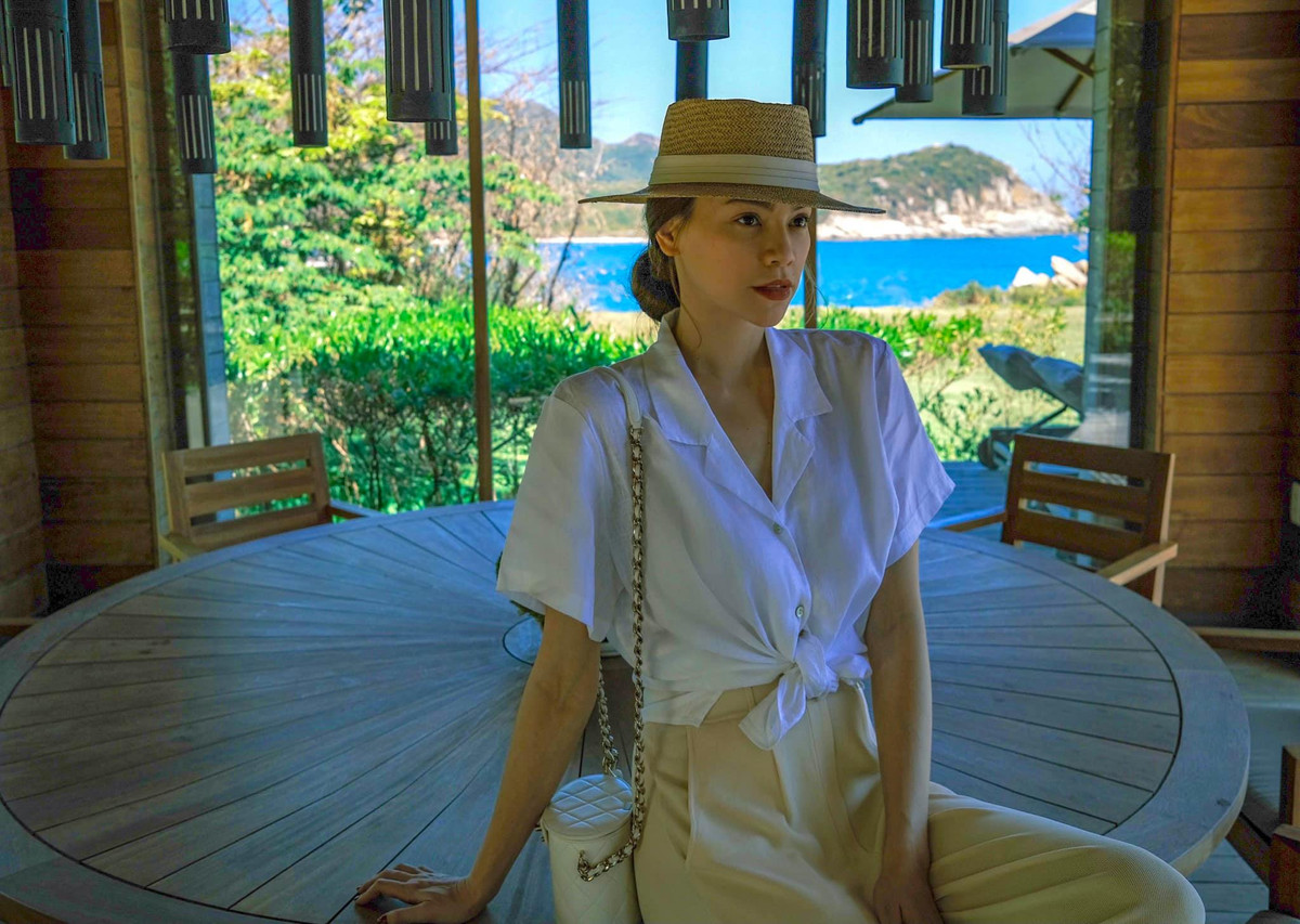 Sau khi sinh đôi, Hồ Ngọc Hà tập trung vào công việc kinh doanh, chăm sóc hai con. Cô cũng dành thời gian đi du lịch cùng gia đình.