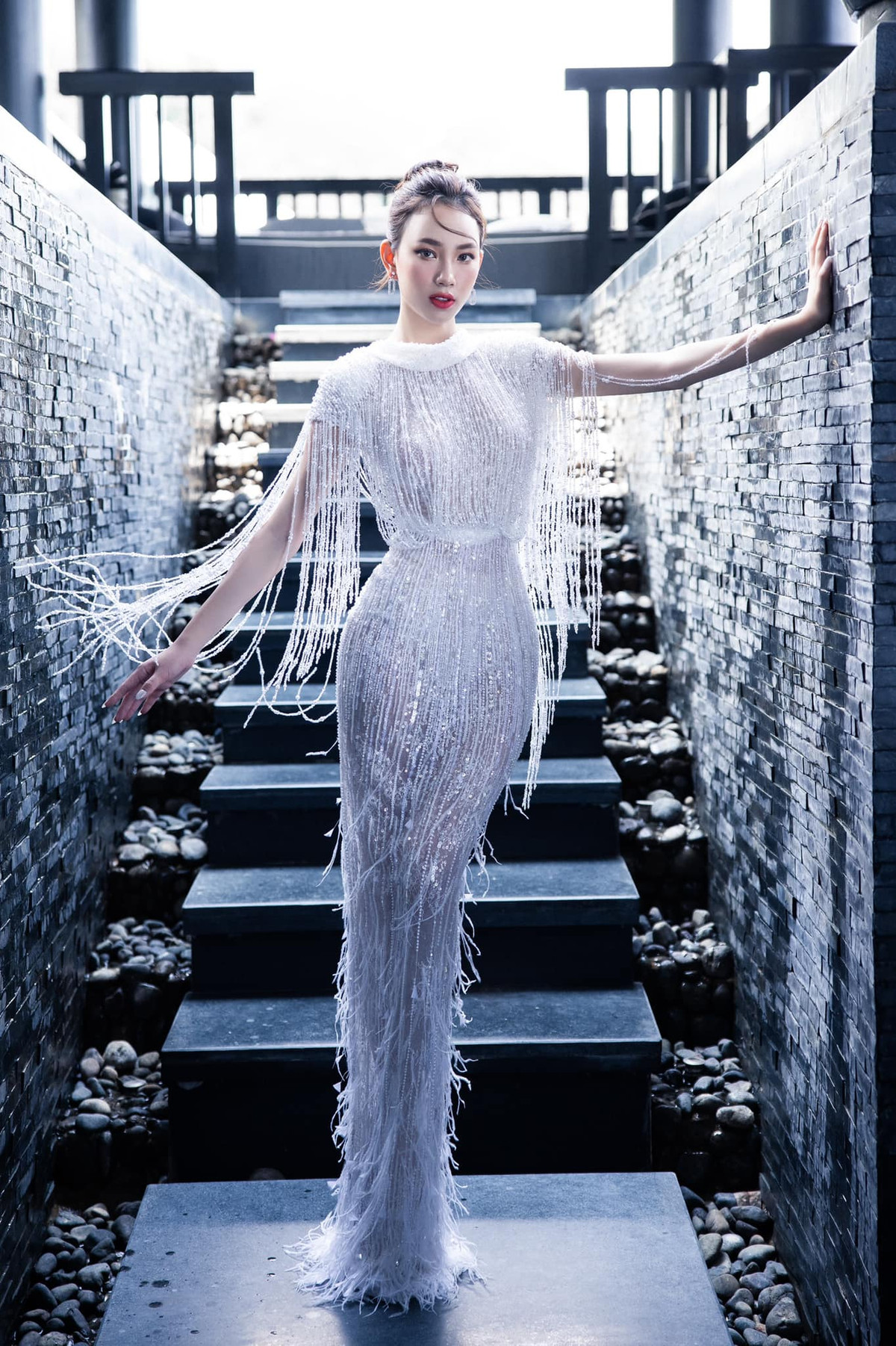 Ái Nhi từng thi Hoa hậu Thế giới Việt Nam 2019 và lọt top 10. Năm 2020, cô ghi danh Hoa hậu Việt Nam và lọt vào top 22.