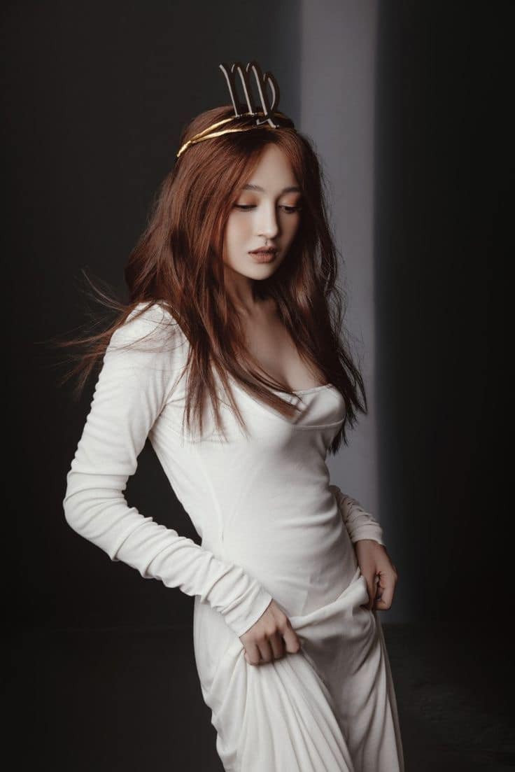 Nữ ca sĩ biến hóa với nhiều phong cách khác nhau mang đến sự mới mẻ với công chúng.