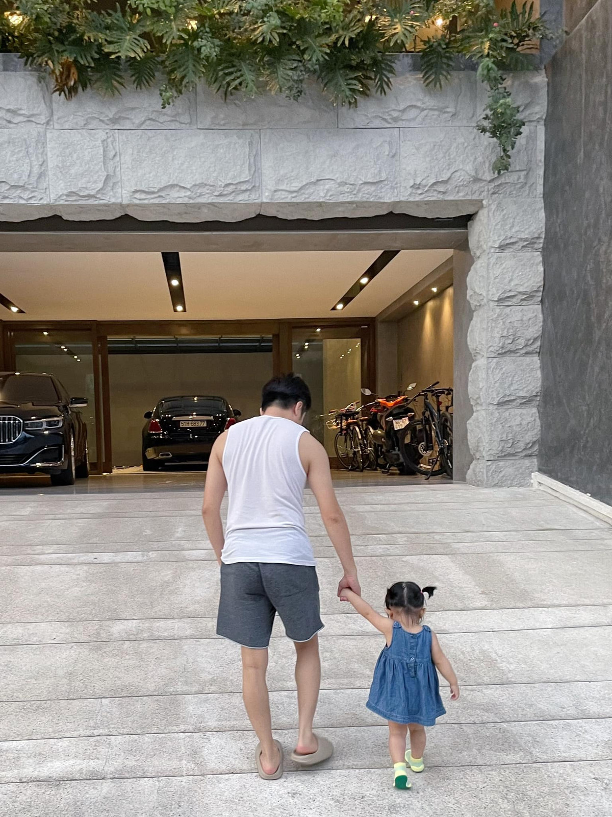 Suchin là trái ngọt tình yêu của vợ chồng Cường Đô la - Đàm Thu Trang. Nhóc tỳ chào đời ngày 9/8/2020.