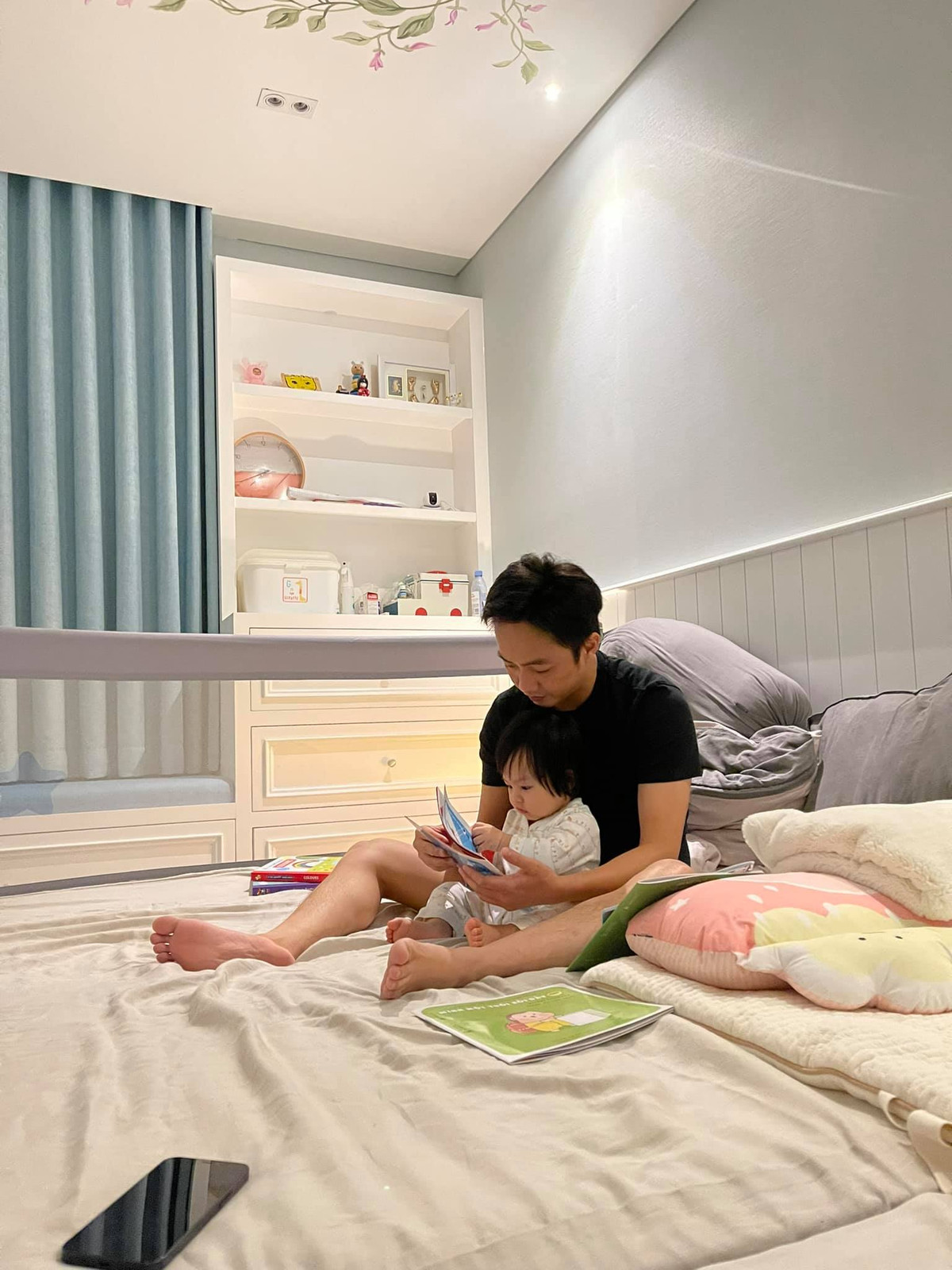 Vợ chồng Cường Đô la - Đàm Thu Trang không ngại chi tiền khủng tậu xế hộp, đồ hiệu cho con gái cưng.