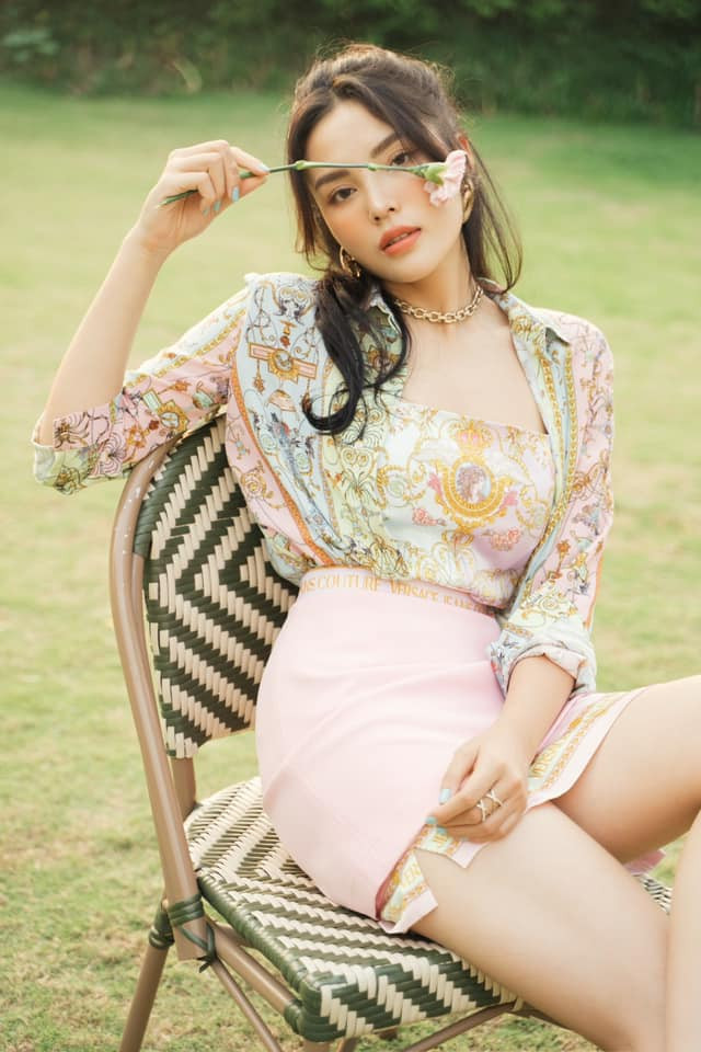 Không chỉ hoàn thiện bản thân, tránh xa scandal, Kỳ Duyên còn ngày càng xinh đẹp, gợi cảm.