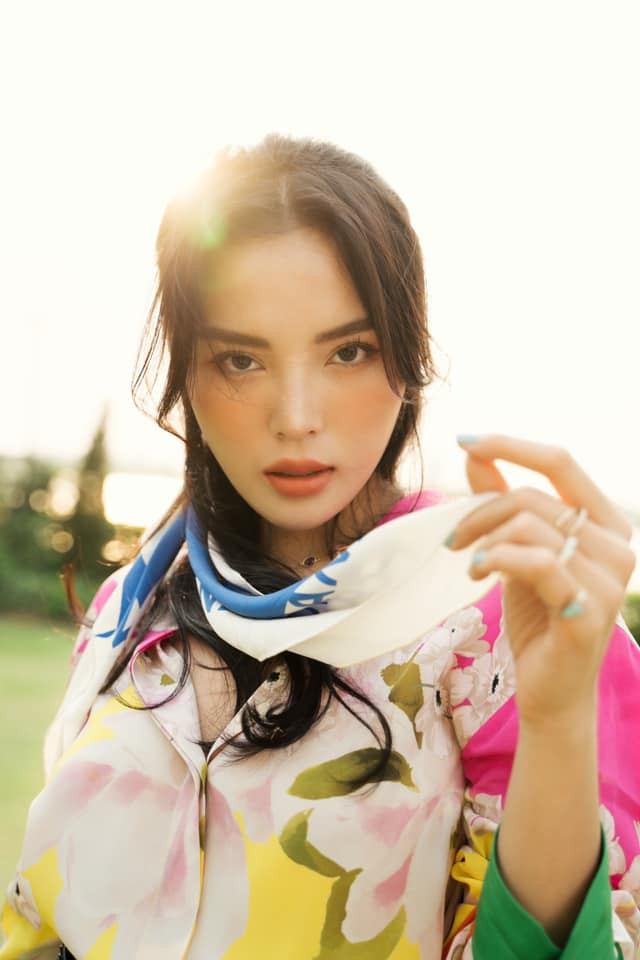 Bên cạnh đó, người đẹp cũng xuất hiện trong các show diễn thời trang, thể hiện sự tiến bộ, chuyên nghiệp trong công việc.