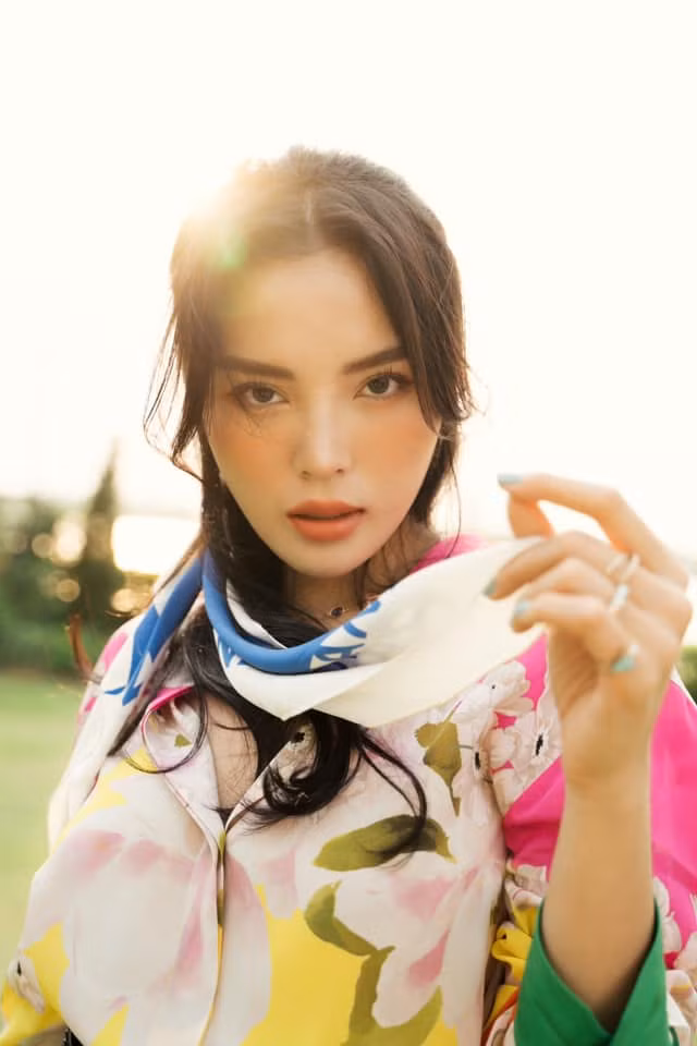 Bên cạnh đó, người đẹp cũng xuất hiện trong các show diễn thời trang, thể hiện sự tiến bộ, chuyên nghiệp trong công việc.