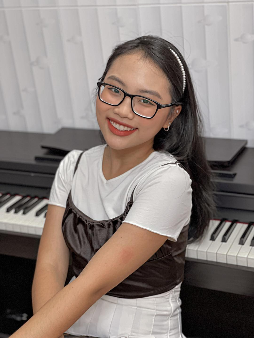 Hiện, sau 14 ngày điều trị tại nhà, Phương Mỹ Chi và 3 thành viên đã âm tính. Riêng ba của nữ ca sĩ sức khỏe đã khá hơn, dần bình phục.