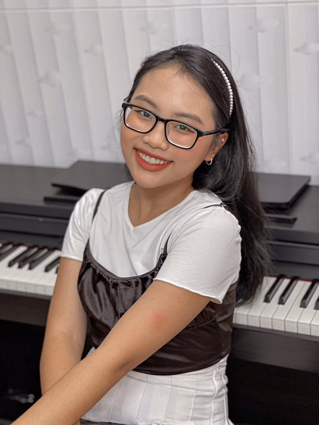 Hiện, sau 14 ngày điều trị tại nhà, Phương Mỹ Chi và 3 thành viên đã âm tính. Riêng ba của nữ ca sĩ sức khỏe đã khá hơn, dần bình phục.