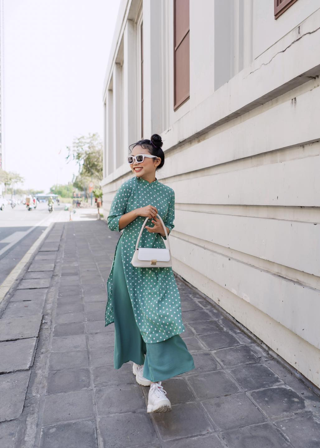 Tuy vậy, hình ảnh đáng yêu nhất của Phương Mỹ Chi vẫn là diện áo dài nền nã.