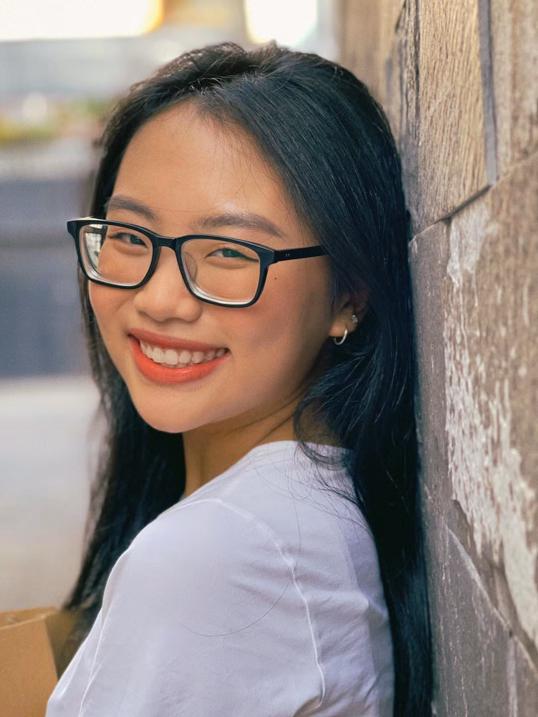 Sau cuộc thi, giọng ca nhí được ca sĩ Quang Lê nhận làm con nuôi, tạo điều kiện phát triển sự nghiệp ca hát.