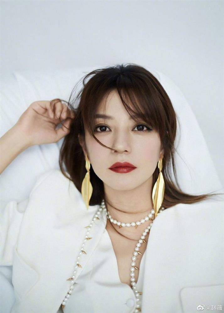 Trieu Vy tron toi Phap giua be boi bi phong sat?