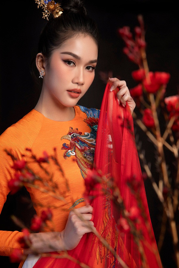 Bên cạnh vai trò Á hậu, Phương Anh còn thử sức ở lĩnh vực MC và định hướng trở thành một biên tập viên truyền hình trong tương lai.