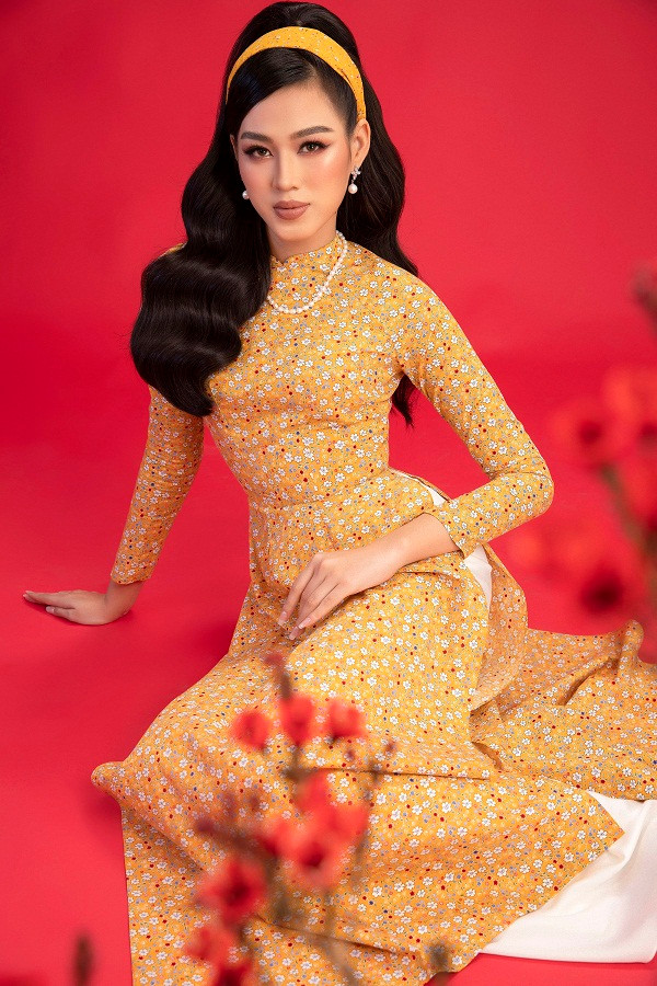 Kết hợp giữa phong cách cổ điển pha lẫn hiện đại, các nàng hậu tự tin khoe sắc trong 2 concept áo dài khác biệt.