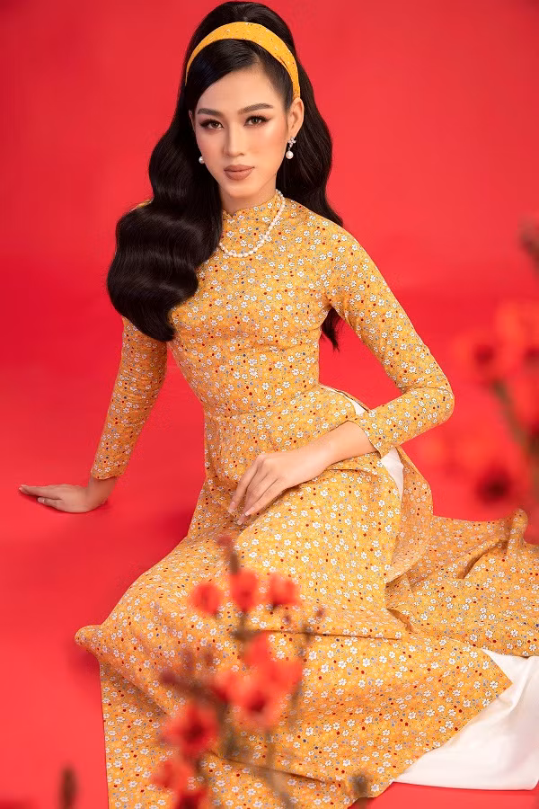 Kết hợp giữa phong cách cổ điển pha lẫn hiện đại, các nàng hậu tự tin khoe sắc trong 2 concept áo dài khác biệt.