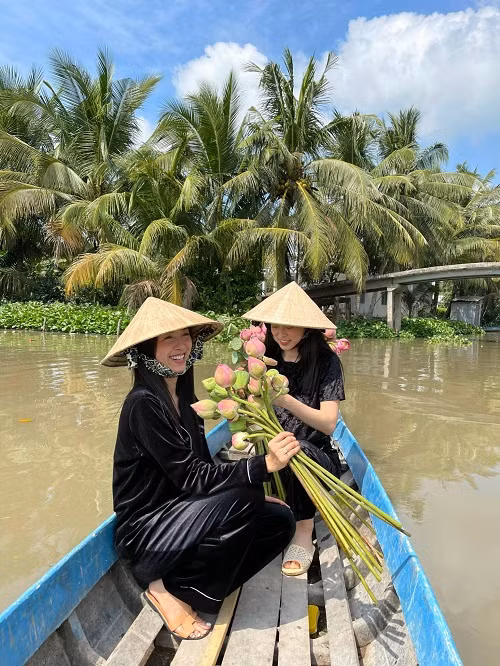 Đám cưới Thúy An sẽ được tổ chức tại quê nhà Kiên Giang và TP.HCM. Mới đây nàng á hậu hé lộ loạt ảnh tất bật chuẩn bị cho ngày trọng đại.