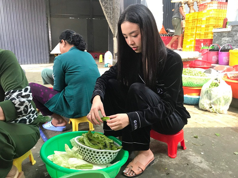 Trong suốt 2 năm nhiệm kỳ, người đẹp sinh năm 1997 liên tục làm mới hình ảnh của mình và hướng đến vẻ đẹp mặn mà, trưởng thành ở thời điểm hiện tại.