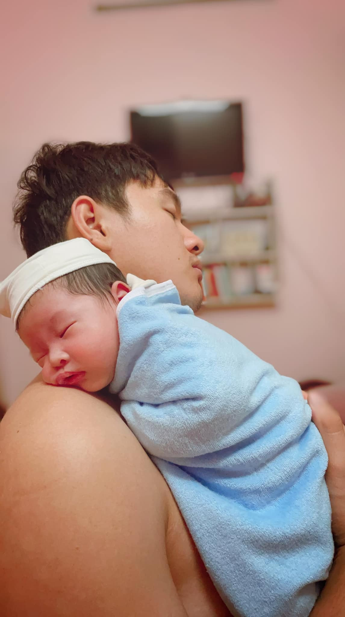 Chia sẻ trong chương trình Tâm đầu ý hợp, Thảo Trang cho biết chuyện tình cảm của mình và chồng kém 8 tuổi diễn ra khá êm đềm, chưa từng có sóng gió hay mâu thuẫn gì lớn. Sau khi sinh con, Thảo Trang được chồng trẻ hết mực chiều chuộng, phụ chăm con.