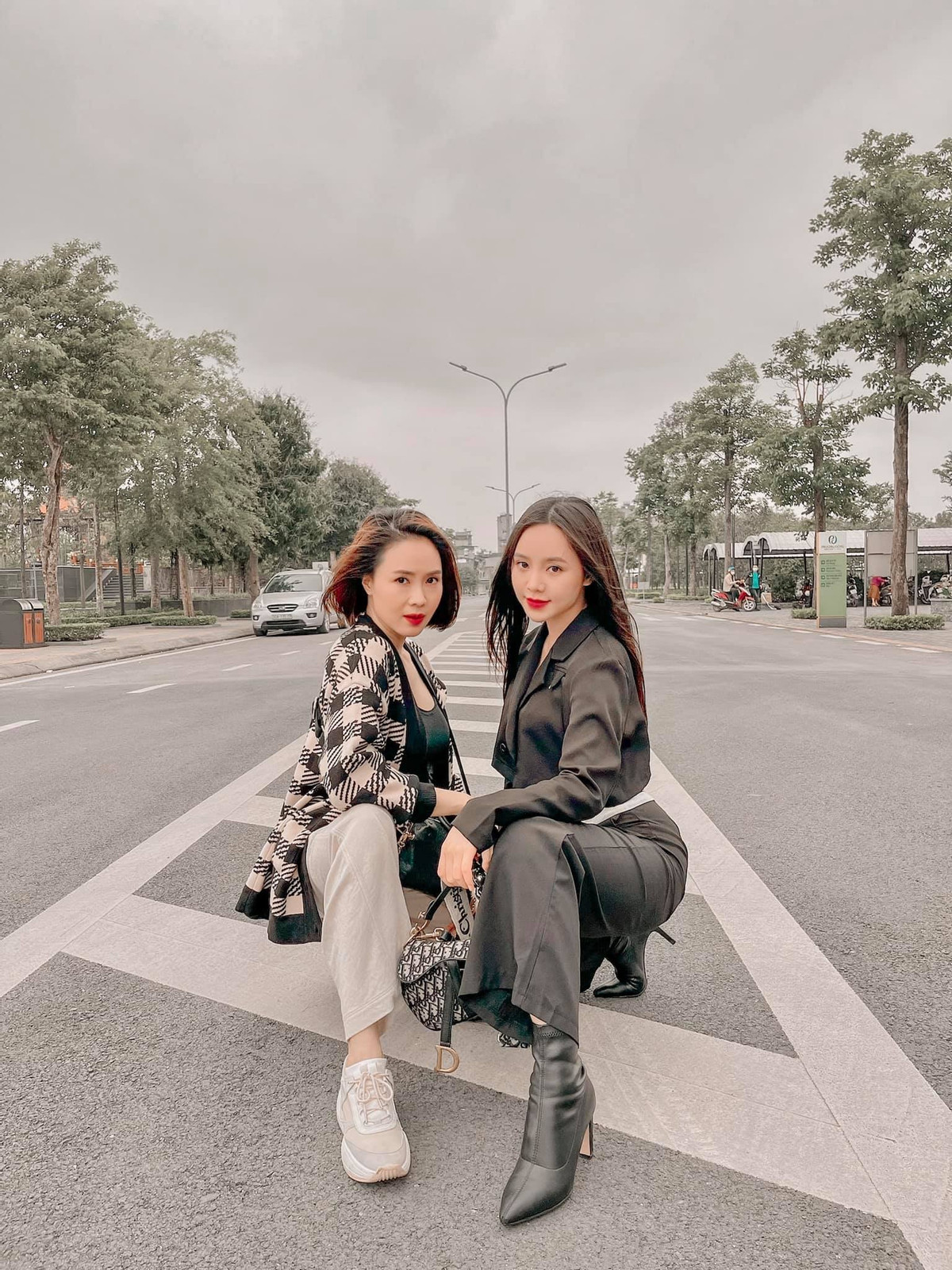 “Tieu thu ho Cao” Hong Diem - Quynh Kool khoe anh khi chat ngoi ngoi