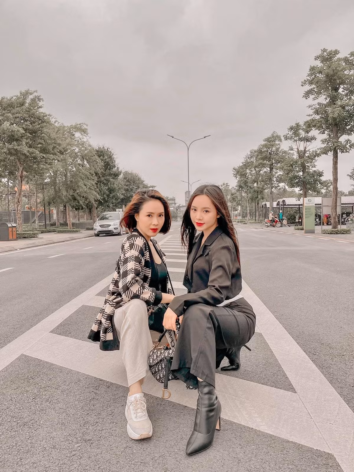 “Tieu thu ho Cao” Hong Diem - Quynh Kool khoe anh khi chat ngoi ngoi