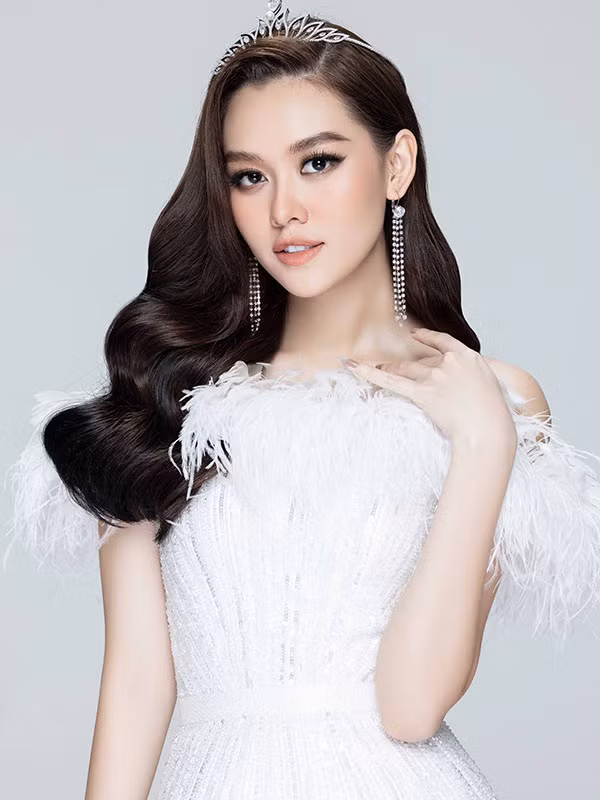 Theo thông tin được công bố, Miss World Vietnam 2021 sẽ diễn ra từ tháng 10 đến tháng 11. Cuộc thi bao gồm các vòng Sơ khảo, Bán kết, Chung kết cùng nhiều phần thi phụ hấp dẫn như: Người đẹp Nhân ái, Người đẹp Biển, Người đẹp Thời trang, Người đẹp Tài năng, Người đẹp Truyền thông, Người đẹp Thể thao.