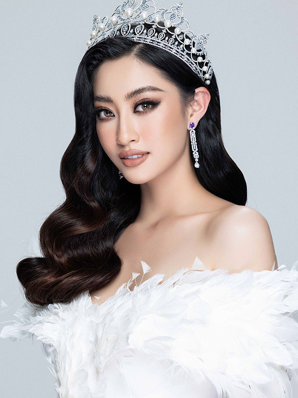 Cô nàng còn được ưu ái với danh xưng “Hoa hậu tri thức” khi để lại dấu ấn tại một số chương trình như: Ai là triệu phú, Ielts Face Off, TEDx Talks...