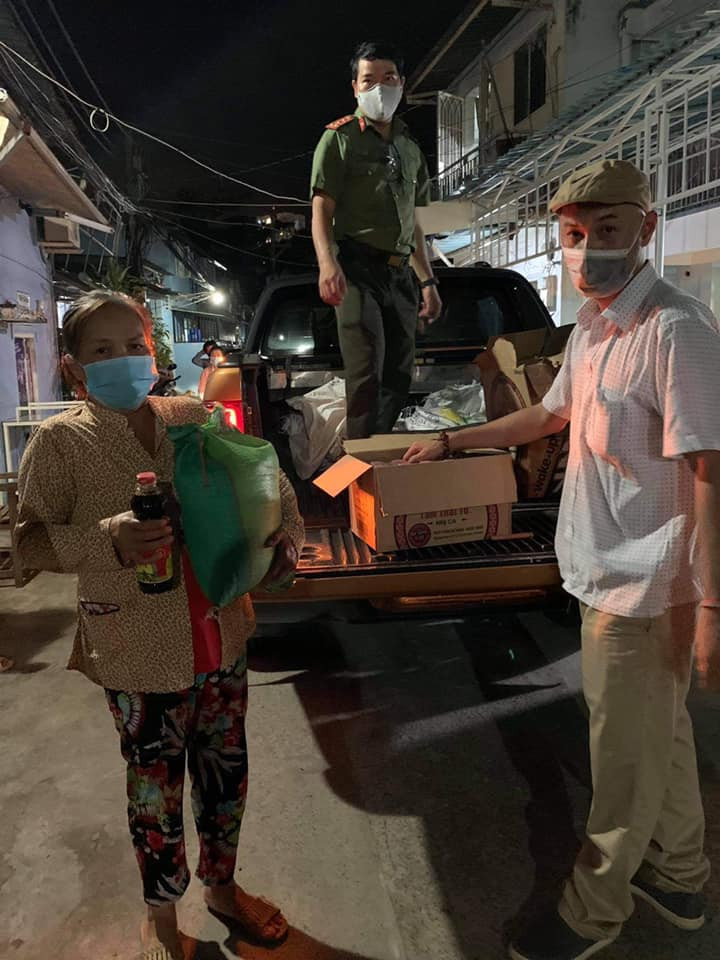 Thuy Tien lam dieu y nghia giua on ao “khac ten len mai rua“-Hinh-2