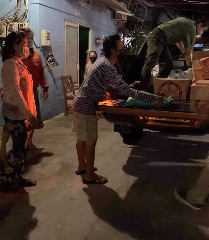 Thuy Tien lam dieu y nghia giua on ao “khac ten len mai rua“-Hinh-3