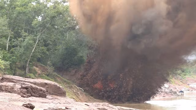 Di doi hon 140 ho dan de huy no qua bom nang 250kg