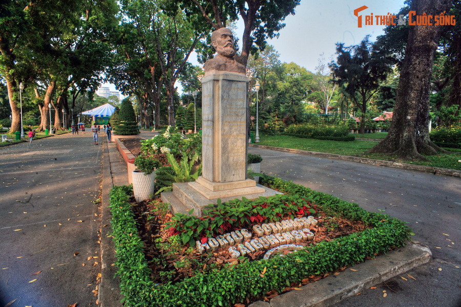  2. Người sáng lập là một bác sĩ thú y người Pháp. Bác sĩ thú y Jean-Baptiste Louis Pierre được giao nhiệm vụ thiết lập Thảo Cầm Viên để nghiên cứu sinh học và bảo tồn động thực vật.