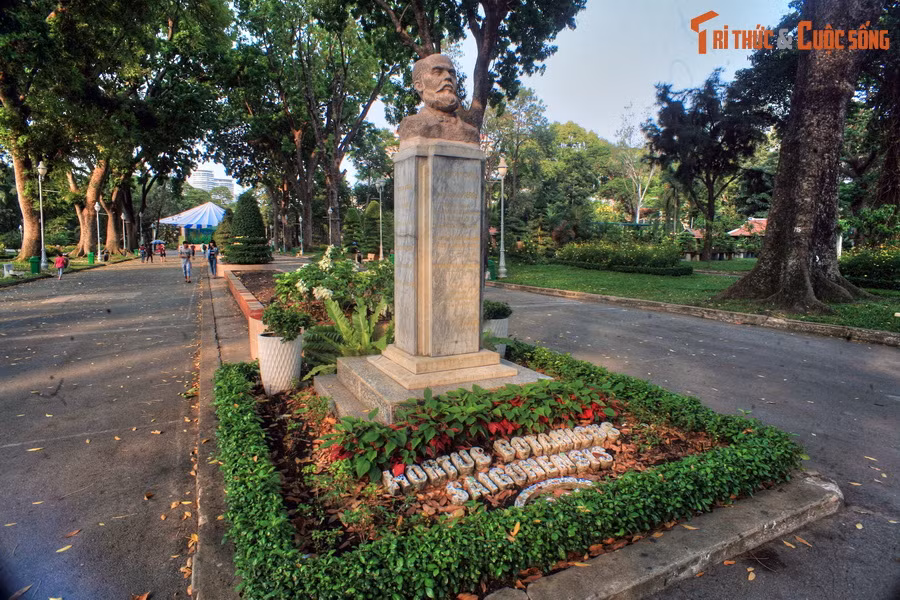  2. Người sáng lập là một bác sĩ thú y người Pháp. Bác sĩ thú y Jean-Baptiste Louis Pierre được giao nhiệm vụ thiết lập Thảo Cầm Viên để nghiên cứu sinh học và bảo tồn động thực vật.