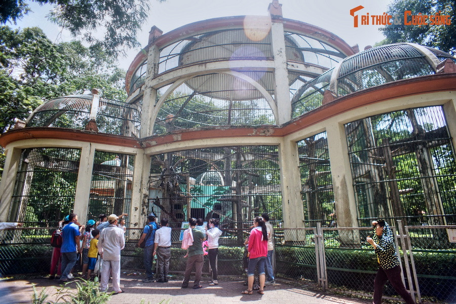  7. Yếu tố kiến trúc Pháp. Một số tòa nhà và chuồng nuôi động vật của Thảo Cầm Viên được gìn giữ từ thời thuộc địa, mang phong cách kiến trúc Pháp.