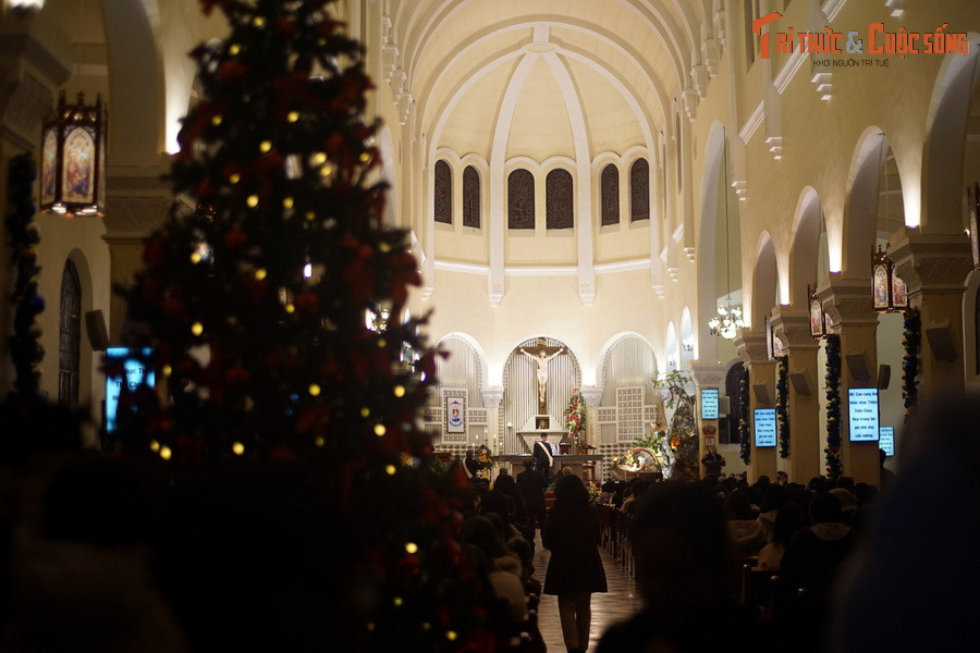 Buổi thánh lễ đêm Giáng sinh diễn ra trong sự thành kính, trang nghiêm.