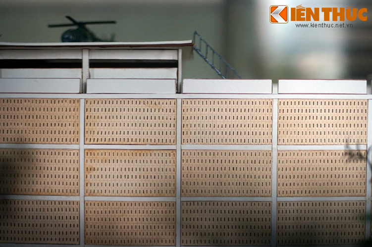 Để ghi nhớ một trang lịch sử của Mỹ tại Việt Nam, chiếc cầu thang bằng sắt bắc lên bãi đậu trực thăng ở sân thượng của tòa nhà cũ đã được lưu giữ tại Bảo tàng Tổng thống Gerald Ford tại tiểu bang Michigan của Mỹ.