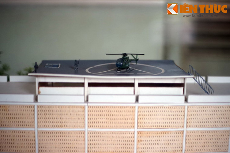 Chính giữa sân thượng có một bãi đỗ trực thăng.