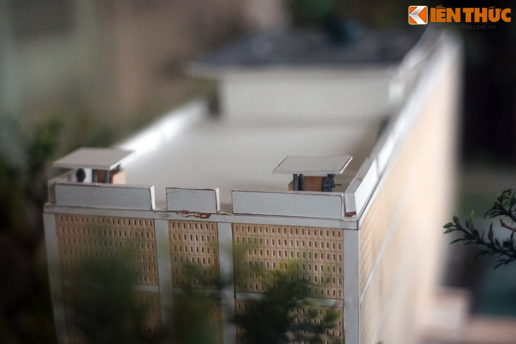 Bốn góc sân thượng có bốn vọng gác.