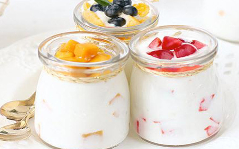 Sữa chua: Sữa chua có chứa vi khuẩn sống giúp bảo vệ đường ruột chống lại bất kỳ căn bệnh tiêu hóa nào, đồng thời xây dựng một hệ miễn dịch mạnh mẽ./.