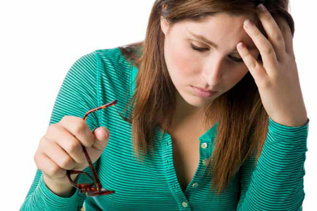 Rụng tóc do stress hoặc do bệnh: Rụng tóc khi bị căng thẳng hay khi bị ốm, bị bệnh là chuyện bình thường. Tuy nhiên nếu tình trạng này tiếp tục diễn ra sau khi bạn đã hồi phục, bạn cần được điều trị rụng tóc kịp thời.