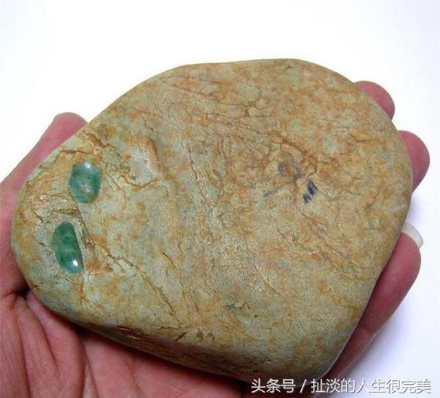 Di cau ca nhat duoc ngoc phi thuy, ban gia 7 ty