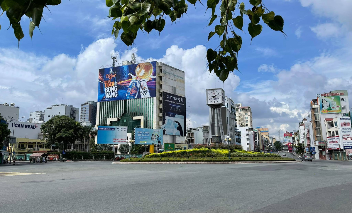 Người dân đã chấp hành nghiêm quy định siết chặt giãn cách xã hội. 