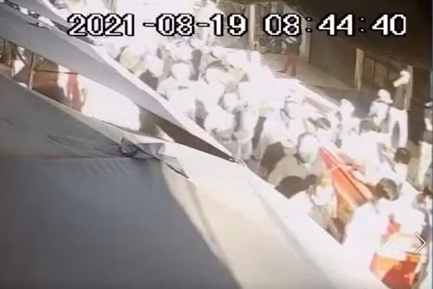 Tin nong 27/8: Chu tich xa bi dinh chi vi de 