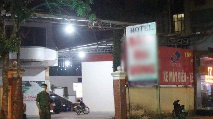  Phát hiện người đàn ông tử vong trong khách sạn: Đêm 26/8, tại một khách sạn ở huyện Hương Sơn (Hà Tĩnh) không thấy khách xuống nên nhân viên lên phòng kiểm tra thì phát hiện ông D.X.H (SN 1969, trú TP Vinh, Nghệ An) đã tử vong. Qua điều tra, nạn nhân tử vong do nhồi máu cơ tim, không có vấn đề gì liên quan đến dịch bệnh.