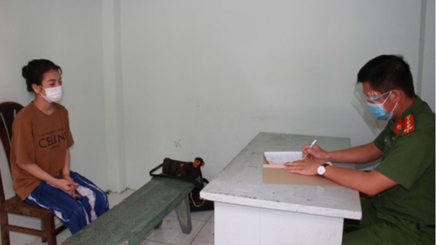 Tại cơ quan công an, Lã Thị Ngọc thừa nhận hành vi phạm tội như trên. Hiện tại, Công an đã thu hồi chiếc điện thoại, thông báo cho ngân hàng khóa hai tài khoản mà Ngọc chuyển tiền của anh N. vào, đồng thời mở rộng, điều tra làm rõ vụ việc.